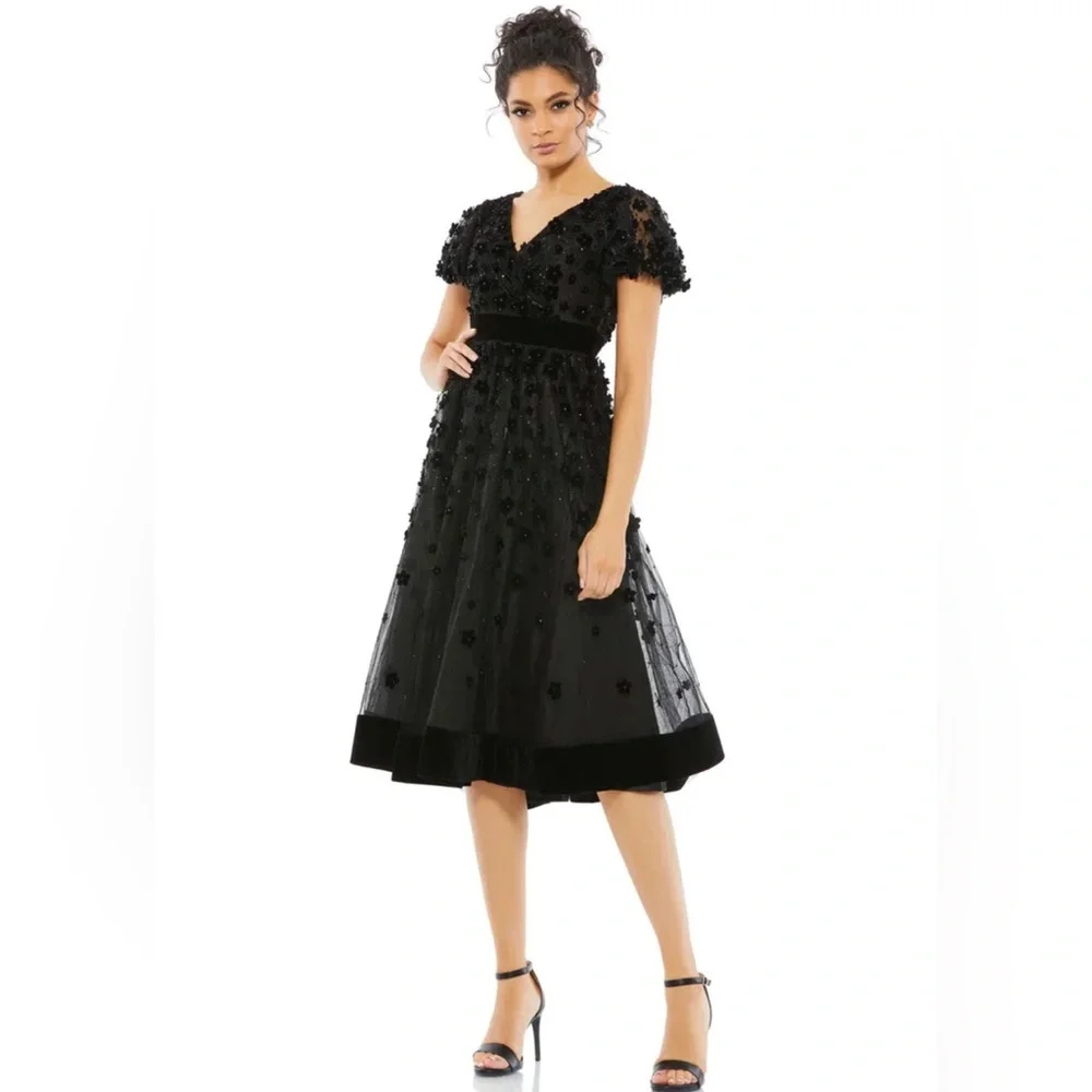 New Mac Duggal EMBELLISHED BUTTERFLY SLEEVE VELVET HEM MIDI DRESS in Black Sz 8 - Picture 1 of 9